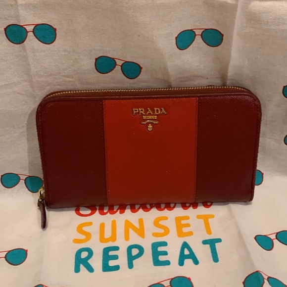 Beautiful Prada wallet two tone reds light sparkles - Picture 14 of 14